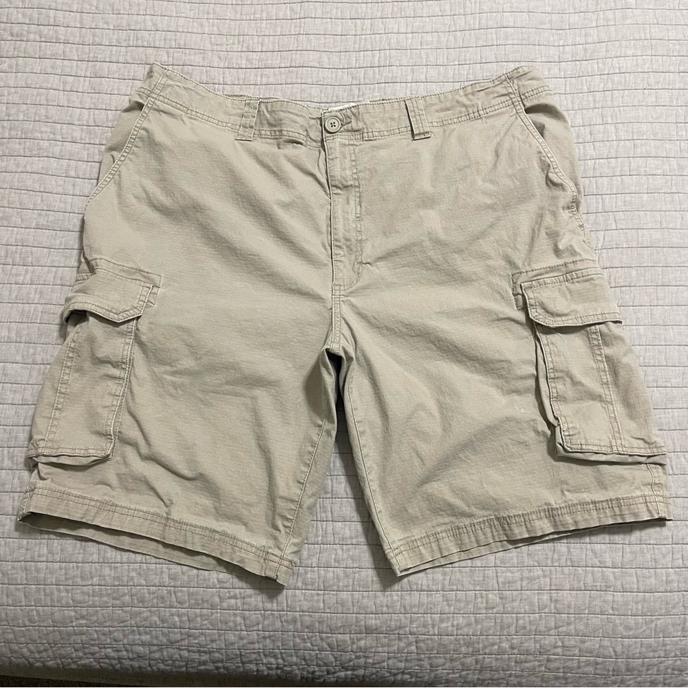 True Nation Cargo Shorts Size 44 Tan Khaki 10" Inseam Stretch Cotton 6 Pockets